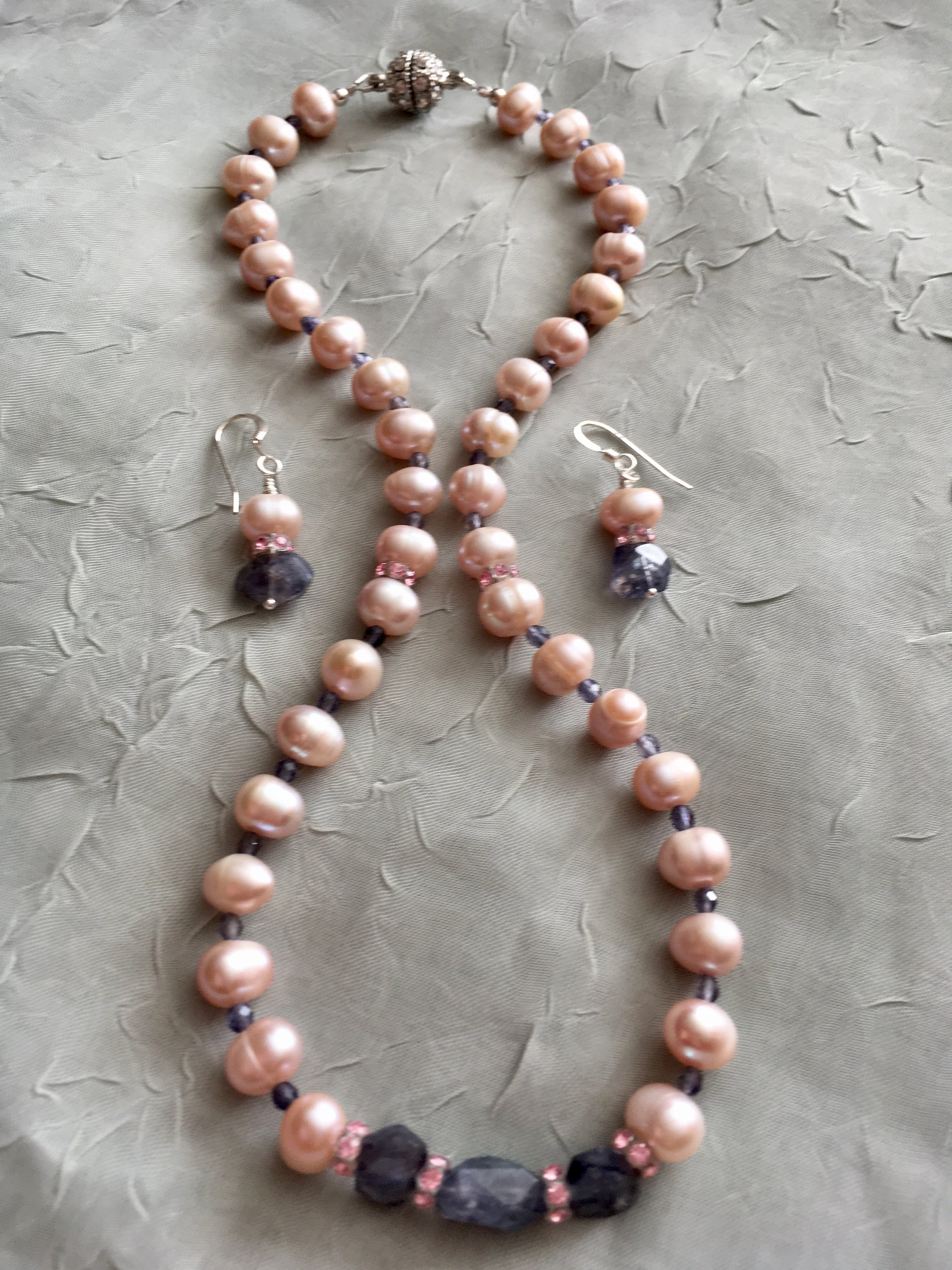 FW Pink Pearl, Iolite, Pink Crystal Bead 17