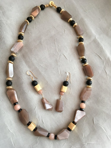 Fac. Peach Moonstone Nuggets, Black Onyx, Brushed Plated Gold.  20