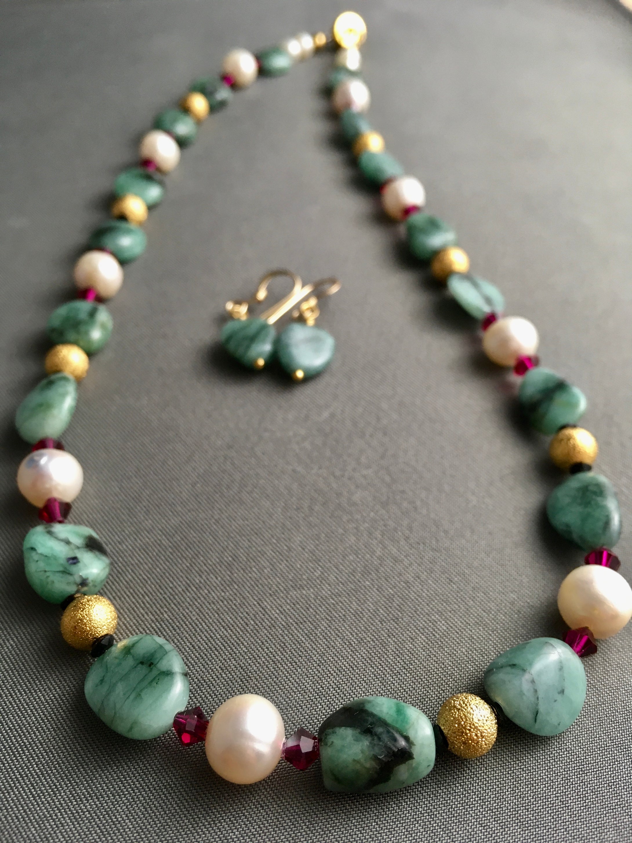 Emerald, Spinel, FW White Pearls, Crystals  17 1/2