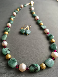 Emerald, Spinel, FW White Pearls, Crystals  17 1/2"