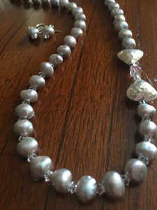 Rose & Grey FW  Pearls (9mm), SS Hearts, Swar. Crystals  22"