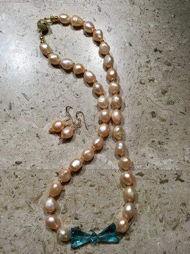 Peach FW Pearls, Aqua Crystals 20