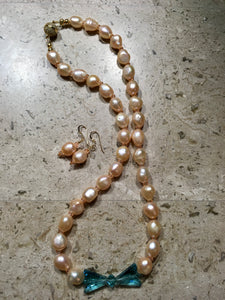 Peach FW Pearls, Aqua Crystals 20"