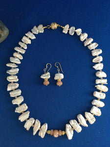 FW White Pearls, Peach Moonstone, Vermeil Gold  17"