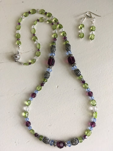 Gorgeous Peridot Ovals, Bali Silver, Crystals 21 1/2